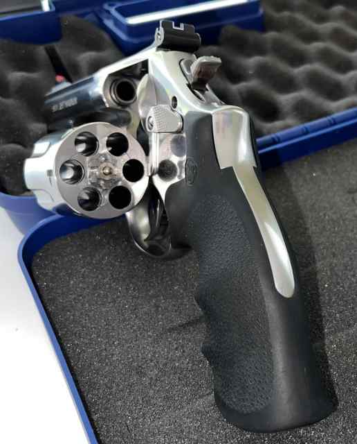 Smith &amp; Wesson 357 Magnum (model 686)