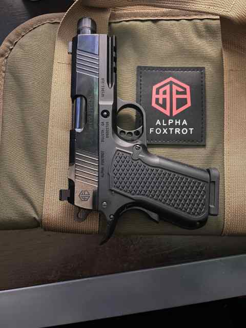 WTT alpha foxtrot 2011 takes shield arms glock mag