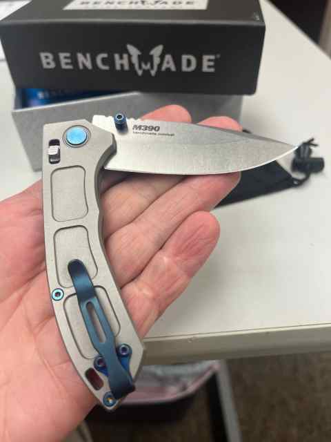 BENCHMADE KNIFE