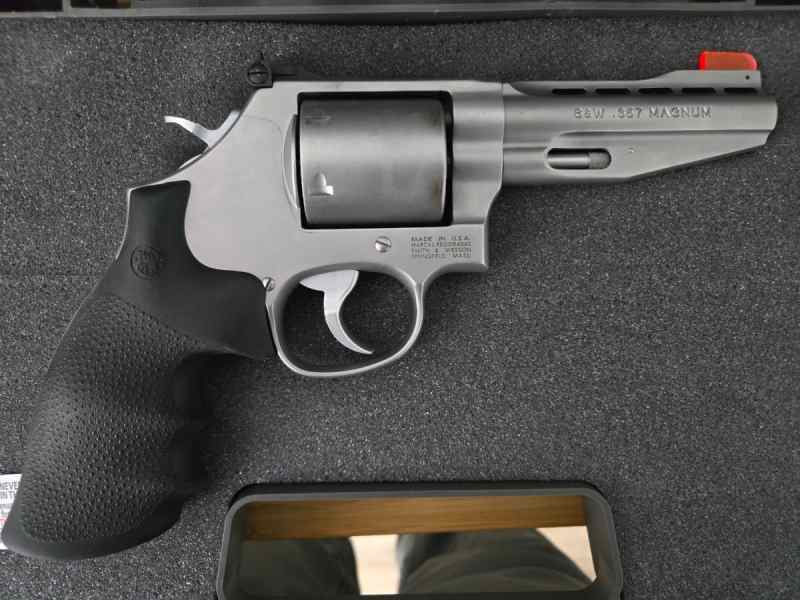 S&amp;W Model 686 Performance Center 4 inch