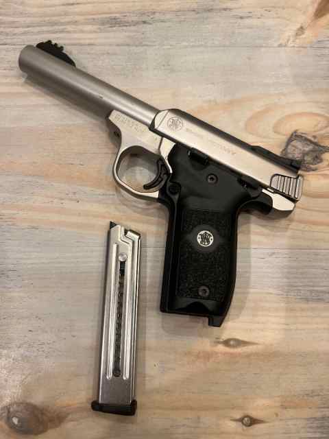 Smith &amp; Wesson .22 victory 