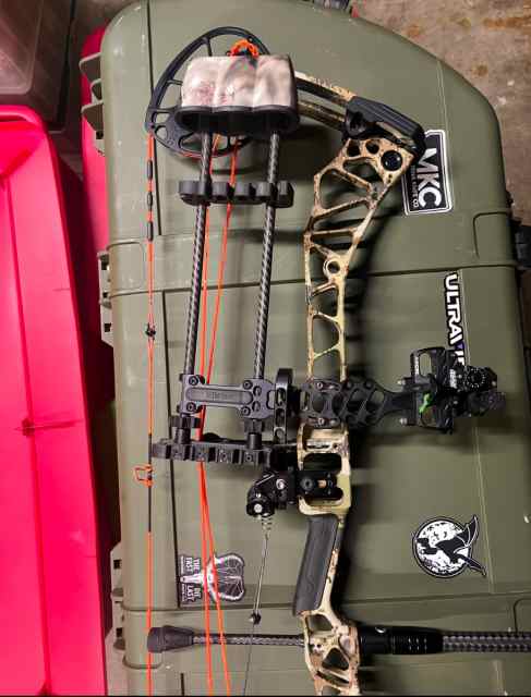 Mathews traverse bow package