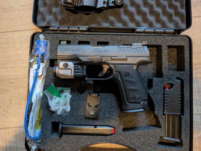 Walther Q4 SF w/light, optic plate and holster