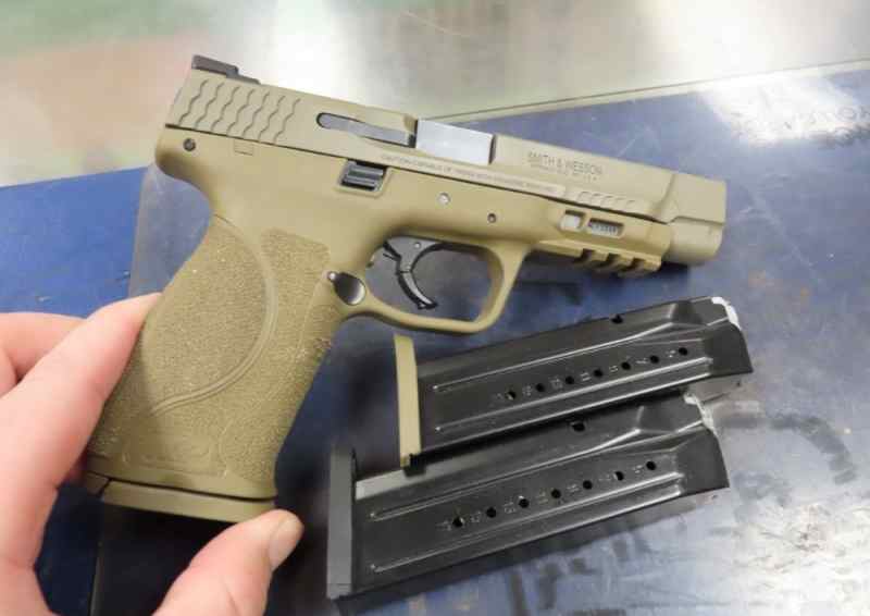 Smith &amp; Wesson M&amp;P9 2.0 9mm FDE Full Size 