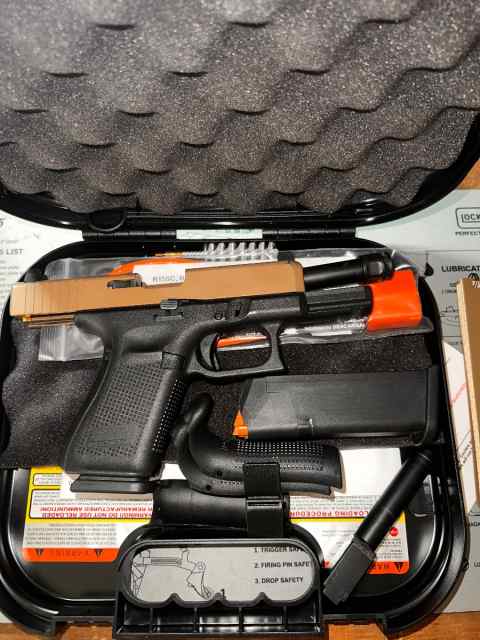 Glock 19 gen5 with extras 