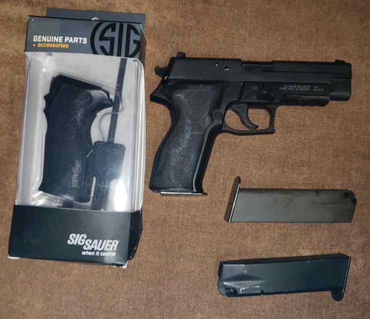 Sig Sauer P226 40 cal 2 mags german frame pistol