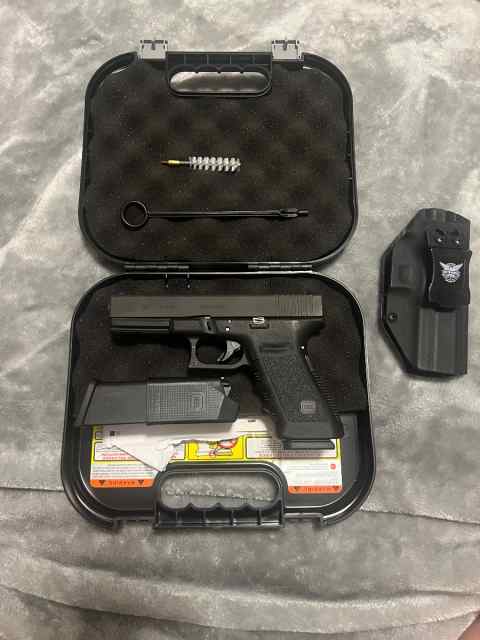 Glock 20 (10mm) Gen 3 W/ Holster