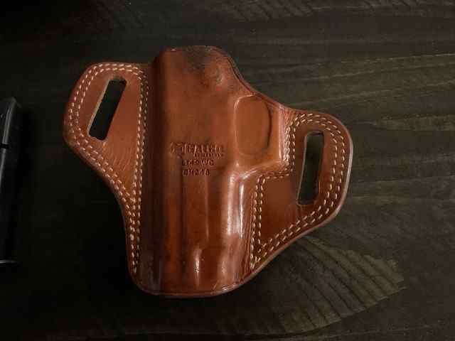 Sig 226R 9mm 5 mags leather holster FT Worth