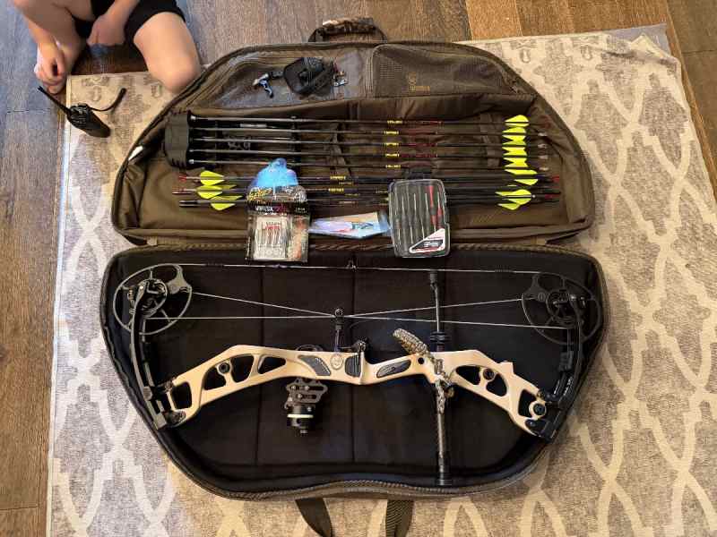 Elite Carbon Era 70 lb with lots of extras