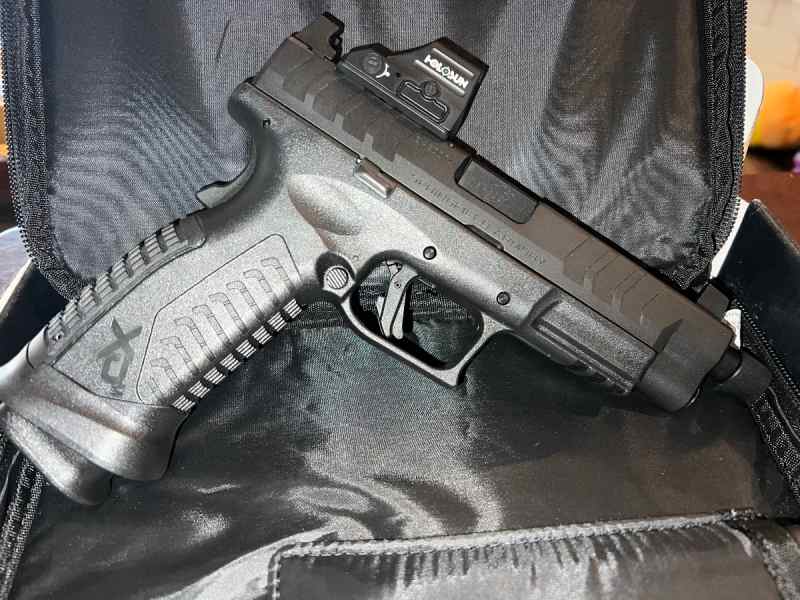 Springfield XDM Elite Tactical 9mm with holosun 