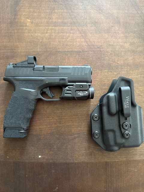 Hellcat pro 9mm with optic and tlr7