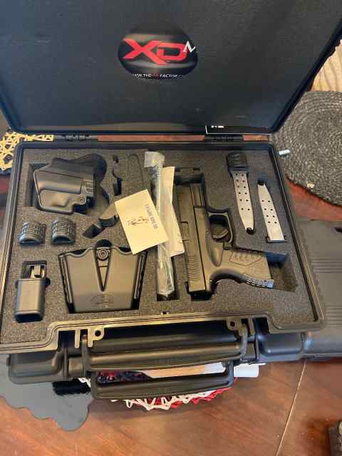 Springfield XDM .40cal Subcompact