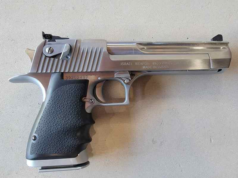 Desert Eagle 44 Mag Brushed Chrome