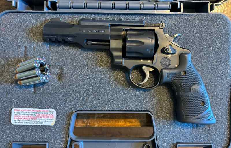 S&amp;W R8 Tactical 8-Shot .357 MAG Revolver