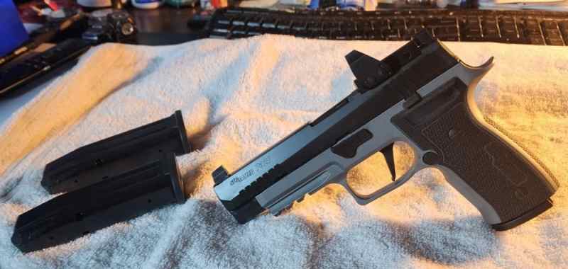 Sig Sauer P320 AXG 9mm w/ Sig Romeo Pro 