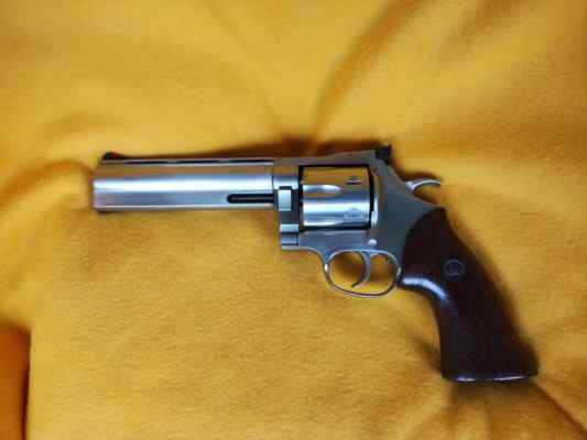 Dan Wesson Stainless 44 Magnum, 744VH6 