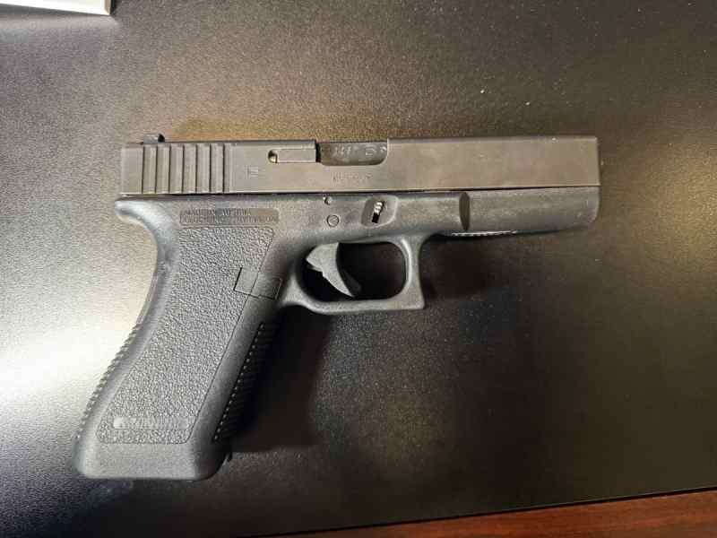 Glock Model 22, Generation 2 + 1400 rounds ammo