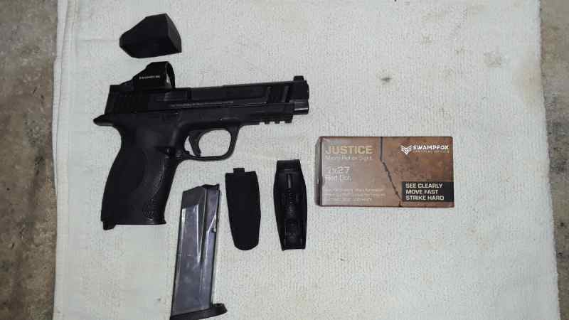 S&amp;W 45 acp with a Red Dot.,,,new lower price