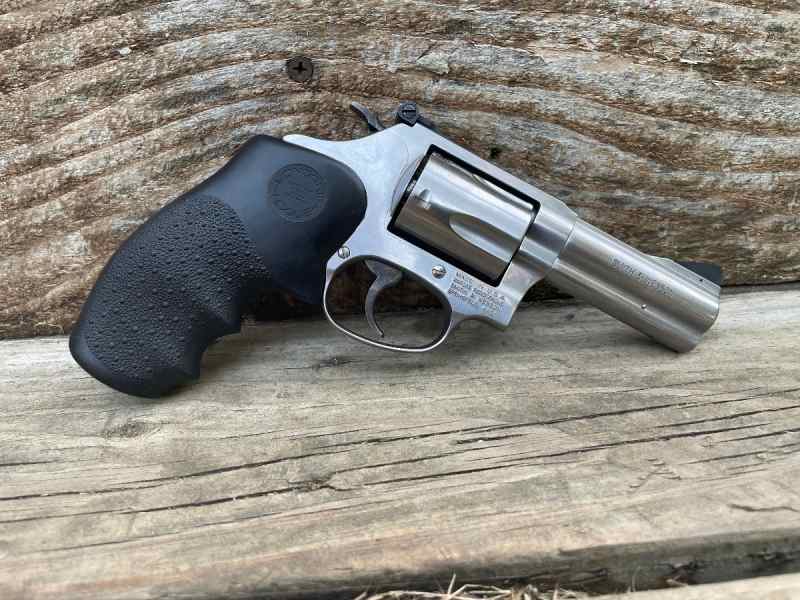 Smith &amp; Wesson model 60 357